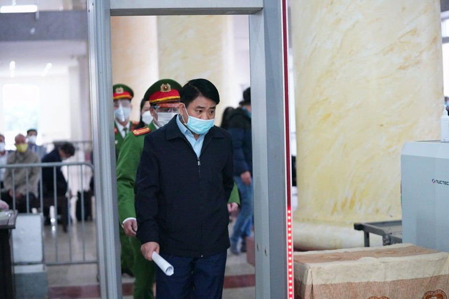 Ông Nguyễn Đức Chung đến tòa.