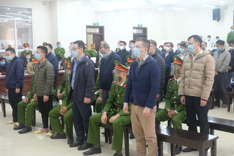 Nhóm bị cáo trong vụ án.