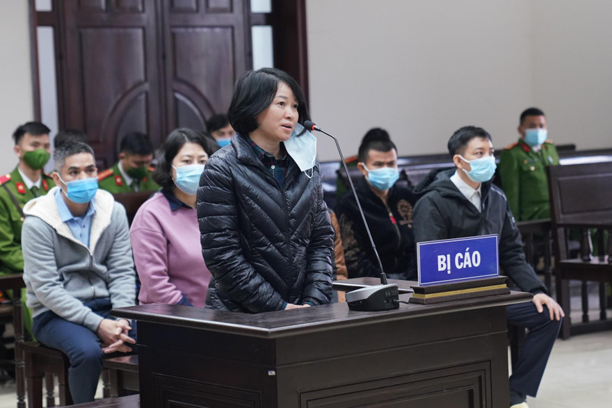 Nhóm bị cáo tại phiên phúc thẩm.