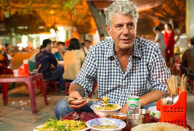 Xúc động xem lại những thước phim đẹp của Anthony Bourdain tại Hà Nội