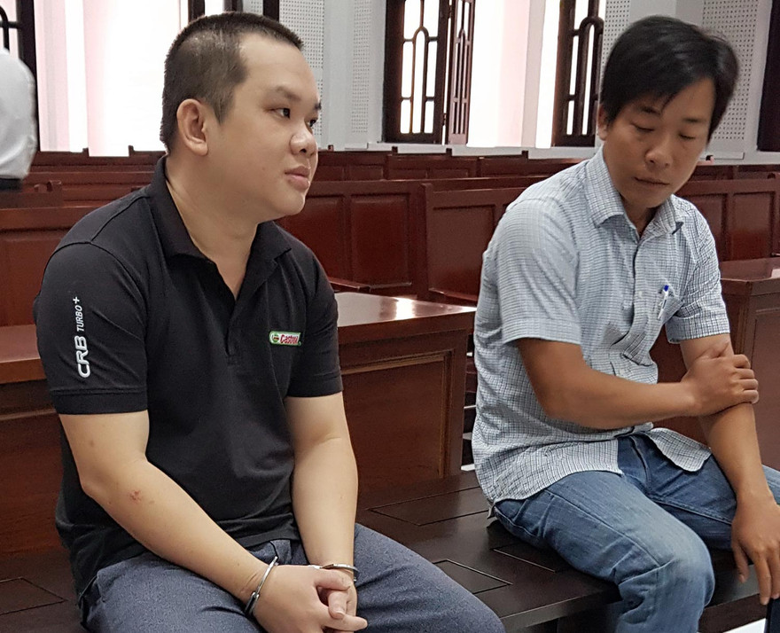 Hoàng (trái) và Kha tại tòa.