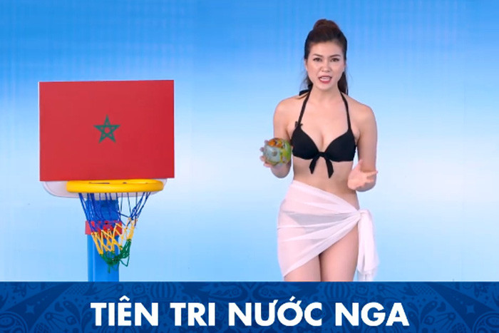 Khán giả nói gì về việc MC mặc bikini lên sóng truyền hình 