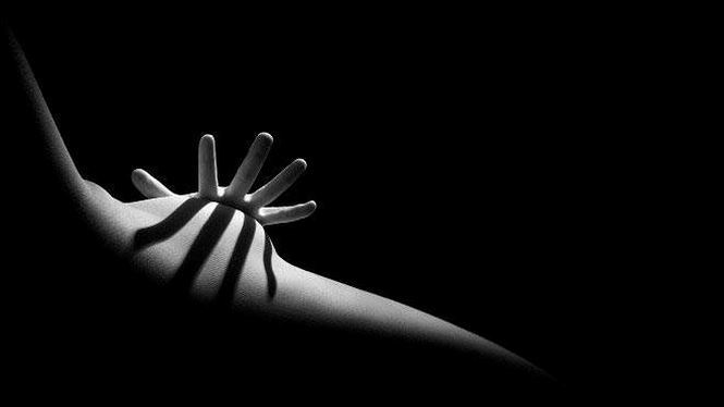 Showbiz 14/6: Ảnh nude 18+ của Thái Phiên sẽ trình làng mùa World Cup 