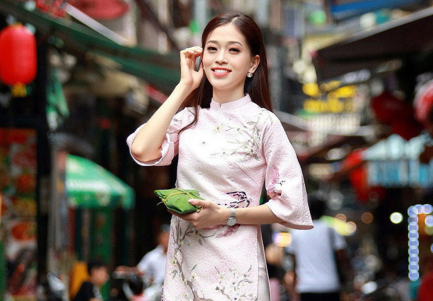 Á hậu Phương Nga