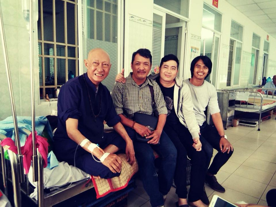 Nghệ sĩ Lê Bình rạng rỡ trong ngày xuất viện