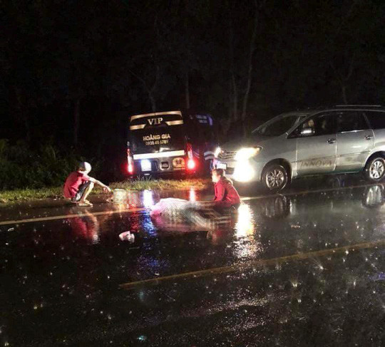 Hiện trường vụ tai nạn làm 2 thanh niên tử vong. Ảnh: B.N 