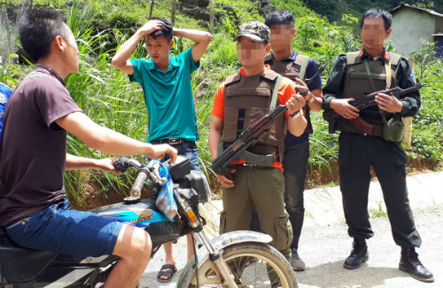 Công an cắm chốt bảo vệ người dân ở 'thung lũng ma túy Tà Dê'