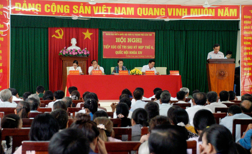 Buổi tiếp xúc cử tri của Đoàn ĐBQH thành phố Cần Thơ ngày 26/11. 