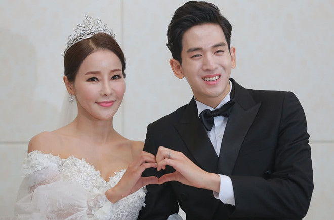 Tình yêu của cặp đôi vấp phải sự phản đối từ hai bên gia đình và công ty quản lý.