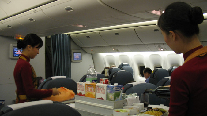 Nghi án vận chuyển hàng gian ảnh hưởng tới hình ảnh tiếp viên hàng không. Ảnh: Đ.T