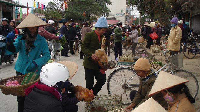 Buôn bán gia cầm ở Lạng Sơn. Ảnh: Duy Chiến