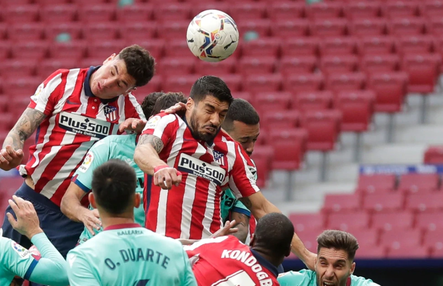 Thủ môn bỏ khung thành, Atletico Madrid thua đau