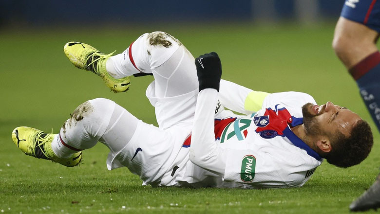 Neymar chấn thương, PSG lo sốt vó trước đại chiến với Barcelona