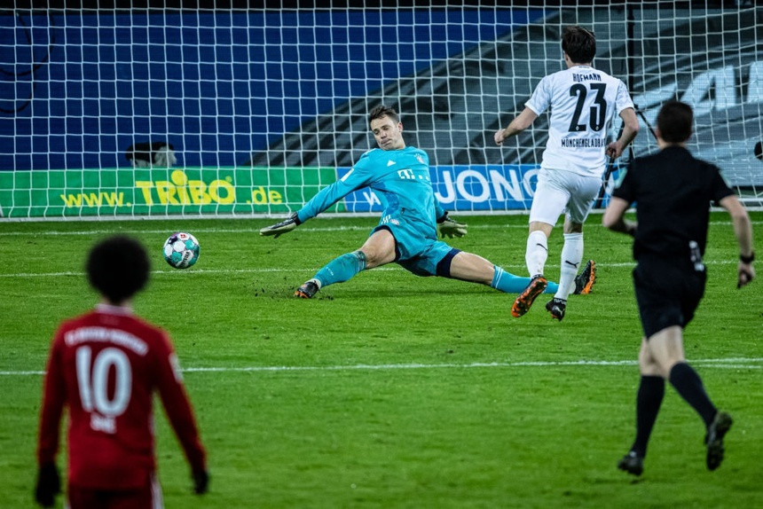 Bayern ‘cầm vàng lại để vàng rơi’ trước Gladbach