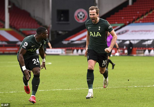 Harry Kane ăn mừng bàn thắng trước Sheffield United.
