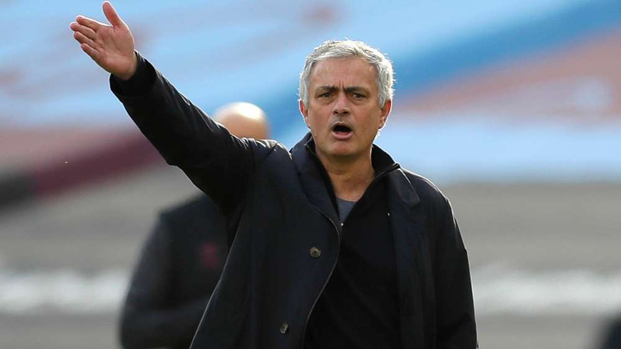 HLV Jose Mourinho đang sa lầy cùng Tottenham.