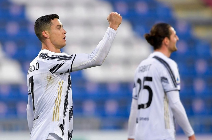 Ronaldo lập hat-trick sau cú sốc ở Champions League