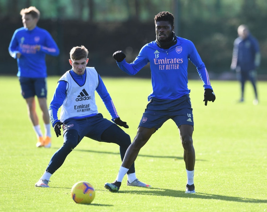 Thomas Partey và Emile Smith Rowe trong buổi tập mới nhất của Arsenal.