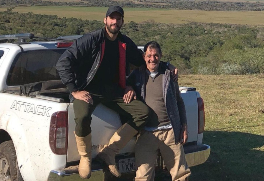  Alisson Becker và bố anh, José Agostinho Becker