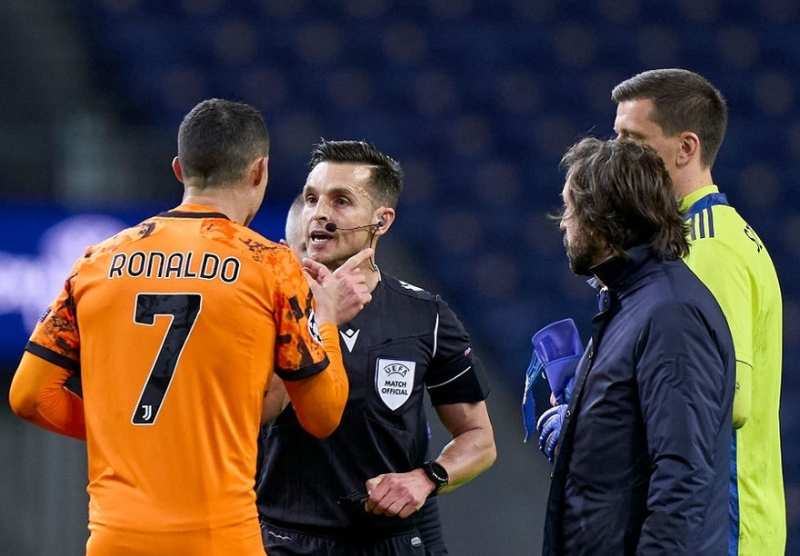 Ronaldo nổi cáu với trọng tài vì bị từ chối phạt đền