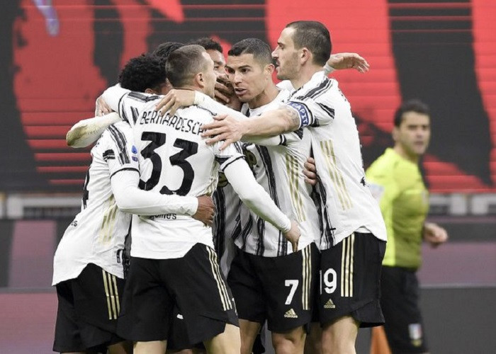 Juventus chấm dứt mạch 27 trận bất bại của AC Milan