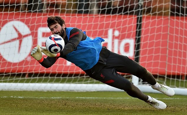 Alisson sẵn sàng trở lại trước Chelsea.