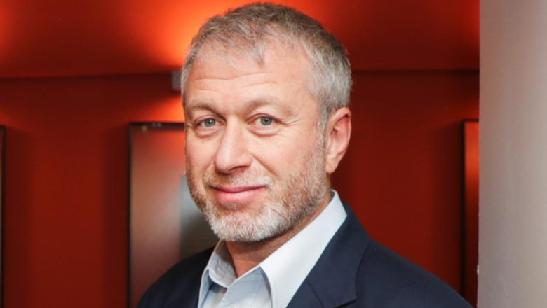 Không được đến Anh, nhưng Roman Abramovich vẫn giữ cam kết với Chelsea.