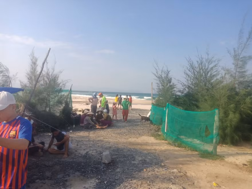 Hai cựu sinh viên Đại học Hoa Sen mất tích khi tắm biển Hòn Gầm