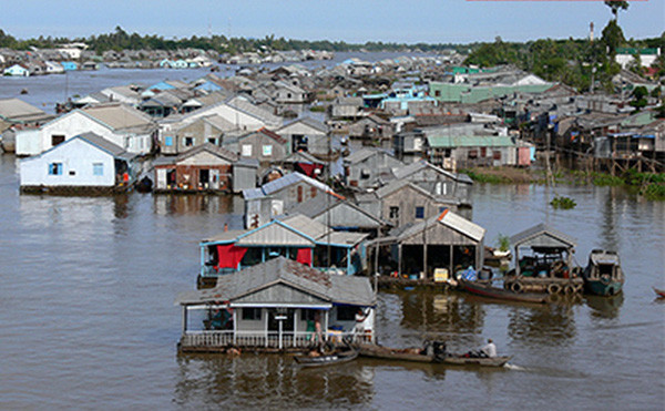 Làng bè trên sông, một điểm thu hút khách