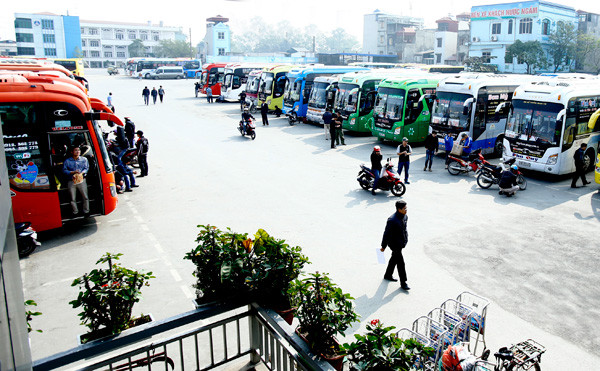  Toàn cảnh bến xe nhìn từ bàn uống cà phê trên tầng 2