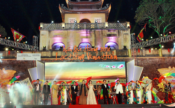 Một tiết mục văn nghệ tại Xuân Quê Hương “Lạc Hồng Vinh Hiển”. Ảnh: Lâm Khánh