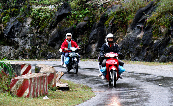 Đi để cảm nhận vẻ đẹp quê hương trên mọi nẻo đường. ảnh: Xuân Tùng