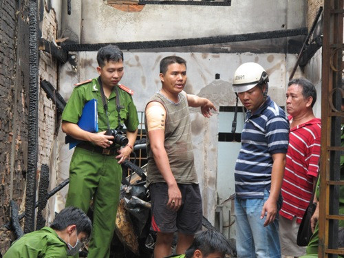 Cảnh hoang tàng sau vụ tưới xăng đốt nhà