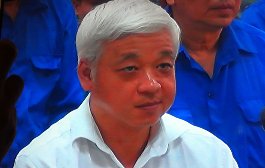 Vẻ mặt bình thản của bầu Kiên khi đón nhận bản án 30 năm tù giam
