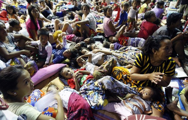 Người dân Phipines tránh bão