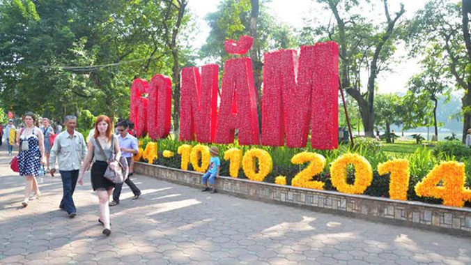 Hà Nội rực rỡ cờ hoa chào đón 60 năm Giải phóng Thủ đô