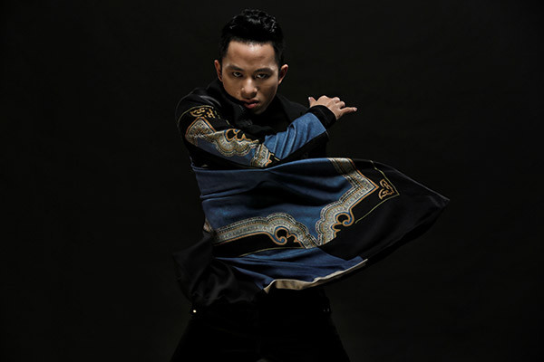 -	Ca sĩ Tùng Dương sẽ thể hiện những ca khúc nổi tiếng của Việt Nam.