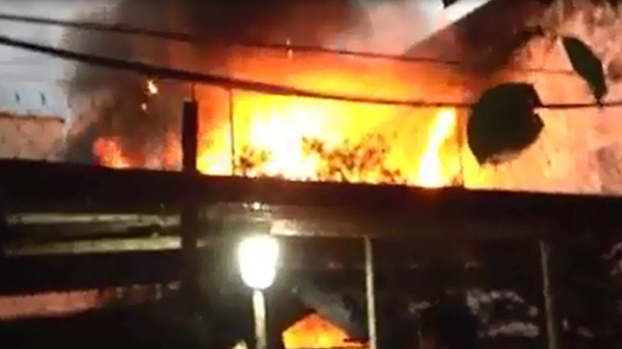 Ngọn lửa cháy dữ dội. Ảnh: Đông Sơn.