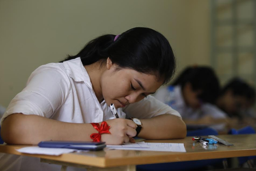 Thí sinh làm bài thi đại học đợt hai. Ảnh: Như Ý