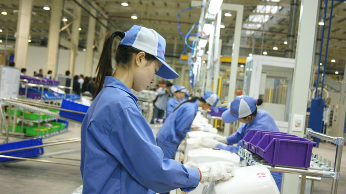 Lao động giá rẻ không còn là lợi thế của Việt Nam. (Ảnh nhà máy sản xuất bình nước nóng của nhà đầu tư Italy). Ảnh: L.H.V.