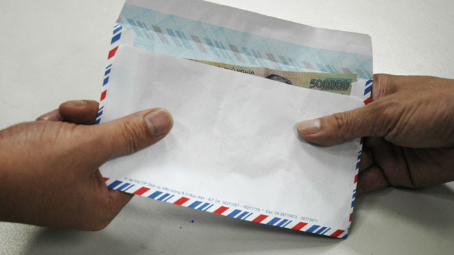 Tham nhũng vặt vẫn chưa suy giảm. Ảnh minh họa: Ngọc Châu