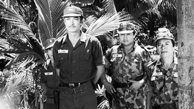 Chánh Tín và dàn diễn viên đầy nam tính đã làm nên thành công của bộ phim “Ván bài lật ngửa”