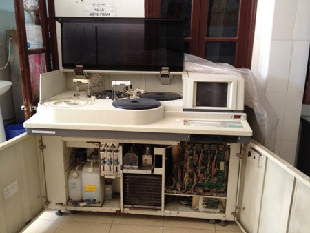 Chiếc máy xét nghiệm không nguồn gốc tại Bệnh viện Thường Tín