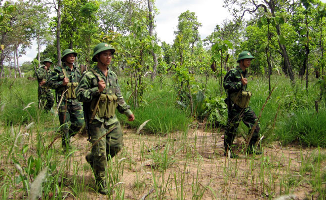 Chiến sĩ biên phòng trên đường tuần tra. Ảnh: Minh họa