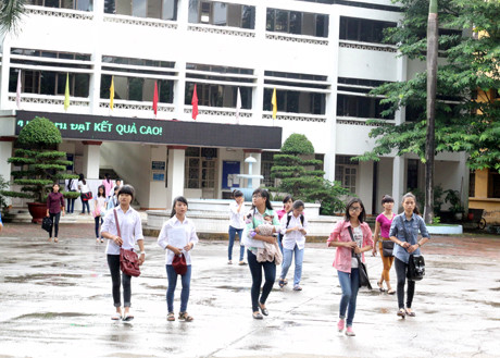 Thí sinh làm thủ tục dự thi tại Trường CĐ Sư phạm Hà Nội sáng 14/7/2014. Ảnh: Mai Châm