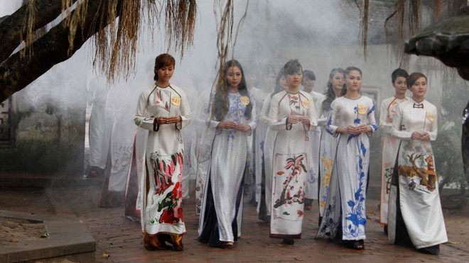  Người đẹp Kinh Bắc thăm Chùa Bút Tháp 