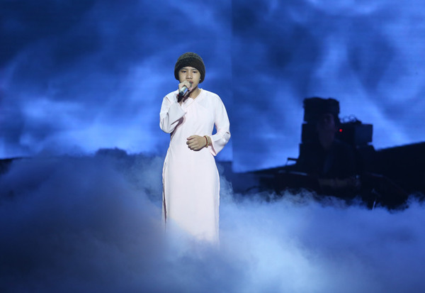 Xuống tóc để đi thi hát?