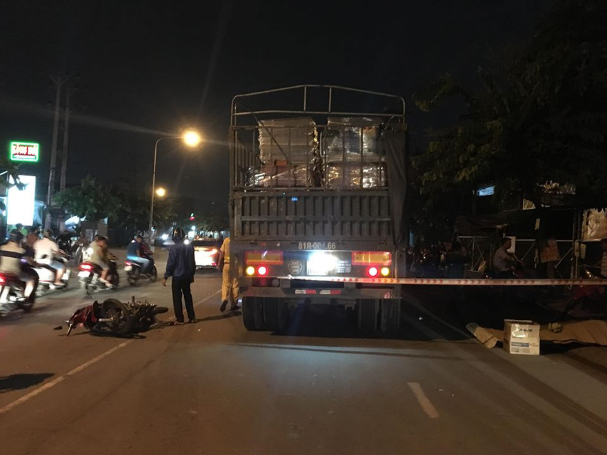 Xe máy đối đầu xe container, người đàn ông chết thảm