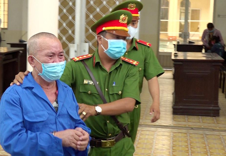 Hiếp dâm bạn của cháu nội, 'yêu râu xanh' lĩnh 15 năm tù