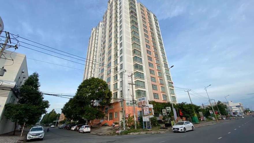 Nhậu say, chém chết vợ con rồi nhảy lầu tự tử